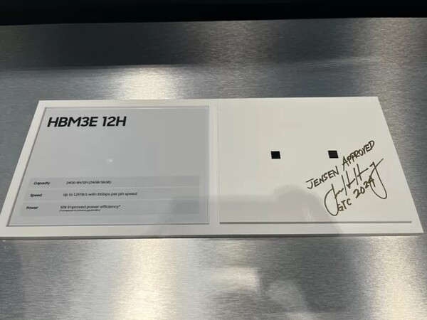 * GTC2024现场，黄仁勋为三星旗下最新的12层堆叠的HBM3e 12H产品签名，“黄仁勋认可的”